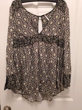Free People Black Floral Printed Peasant V-Neck Top Whimsygoth Prairie Boho